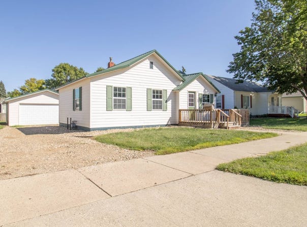 1811 15th St, Rock Valley, IA 51247