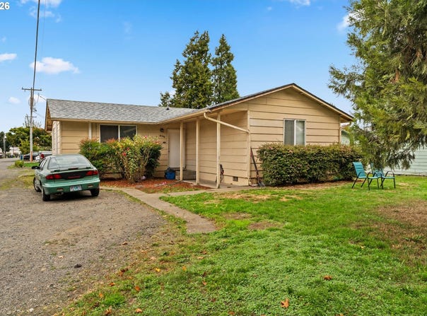 4266 DAISY St, Springfield, OR 97478