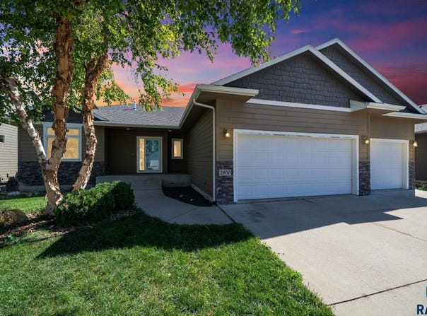 2900 S Statice Ave, Sioux Falls, SD 57106