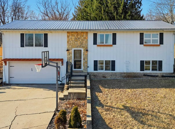 13831 Prairie Center, MORRISON, IL 61270