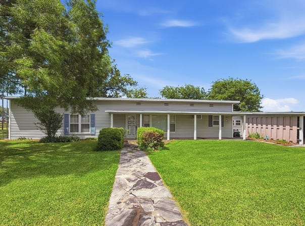 59 Noland Road, Whitesboro, TX 76273