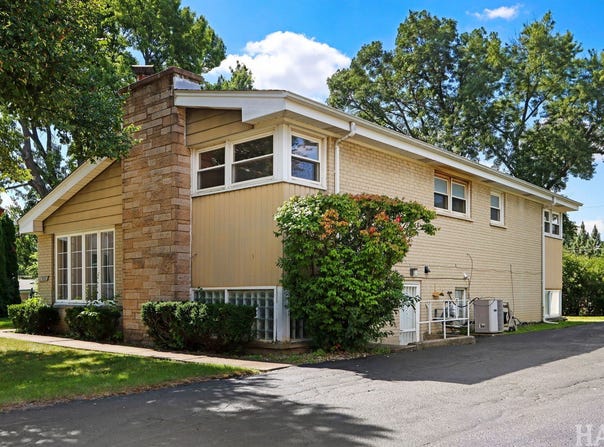 412 Warren Road, Glenview, IL 60025