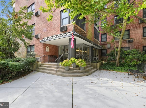 80 W BALTIMORE Avenue, LANSDOWNE, PA 19050
