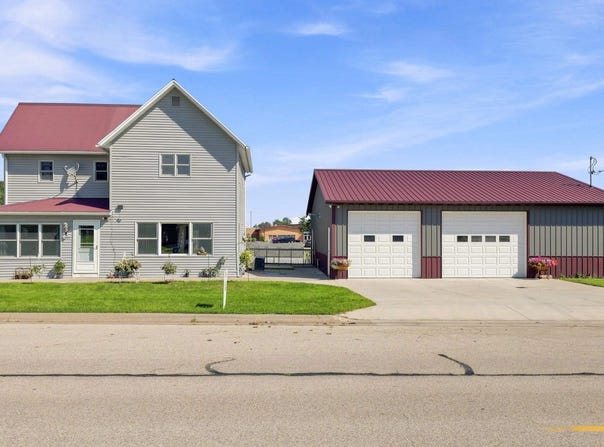 405 1st E Avenue, Farley, IA 52046