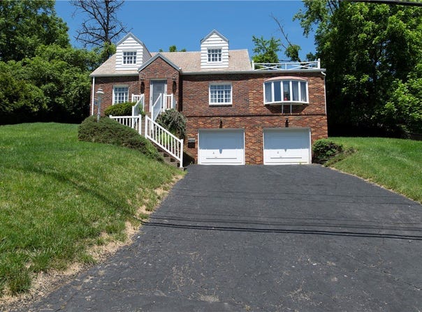 136 Colson Dr, Pleasant Hills, PA 15236