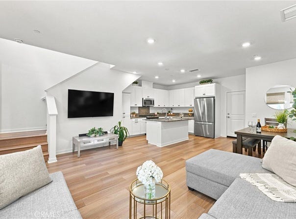 3945 Lavine Way, Corona, CA 92883