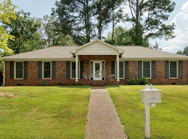 129 Regent Ln, Florence, AL 35630