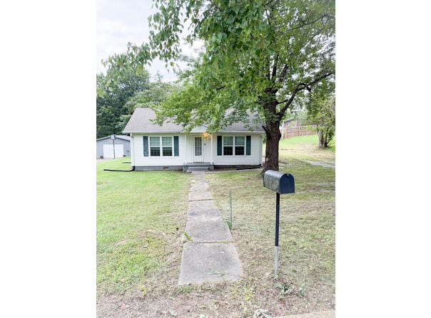 134 N Church Ave, CAMDEN, TN 38320