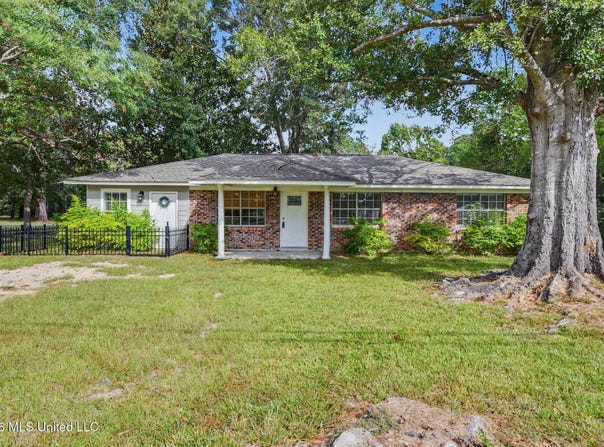 13637 Highway 613, Moss Point, MS 39562