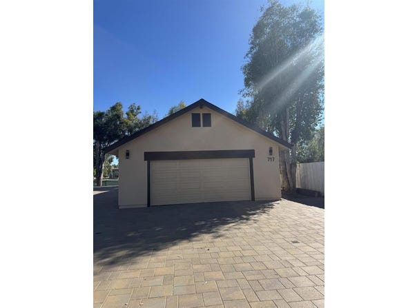 717 Alamo Lane, Escondido, CA 92025