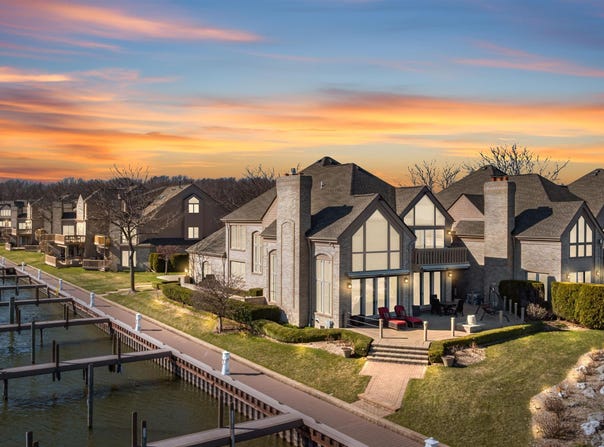 26421 Harbour Pointe Drive, Harrison Twp, MI 48045