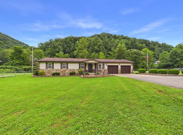 1191 Fields Creek Road, Winifrede, WV 25214