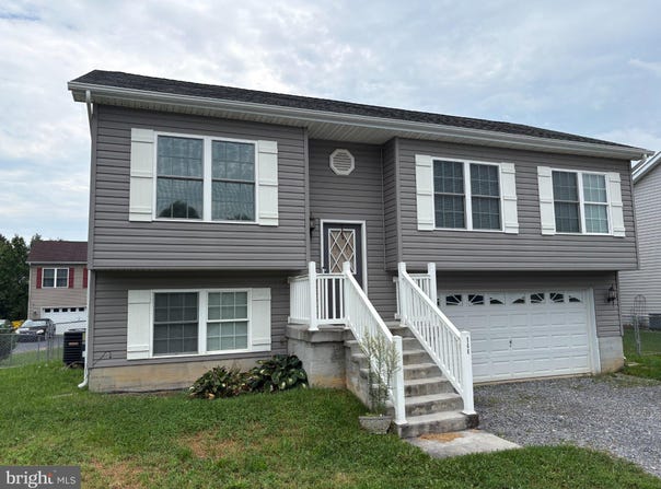 144 FREIGHT CAR Circle, BUNKER HILL, WV 25413