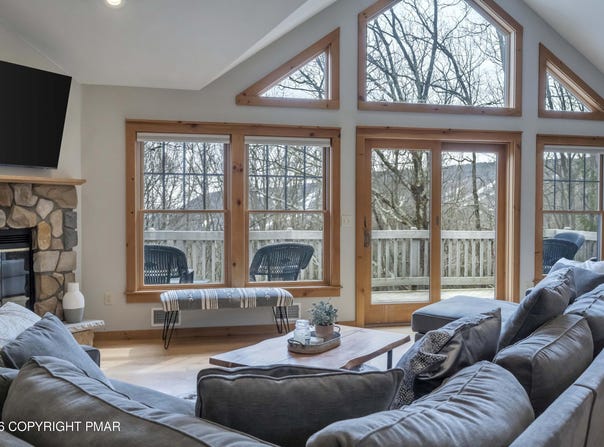 188 Upper Deer Valley Road, Tannersville, PA 18372