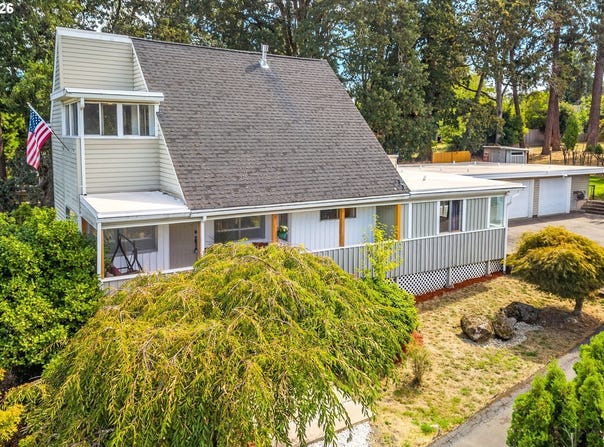 421 MCCLAINE St, Silverton, OR 97381