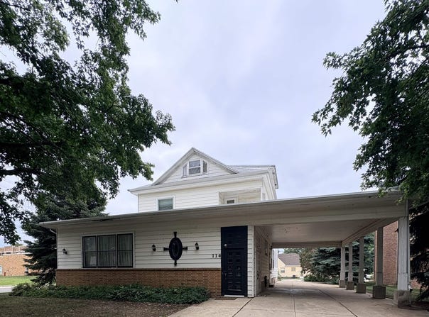 114 E 3RD ST, Storm Lake, IA 50588