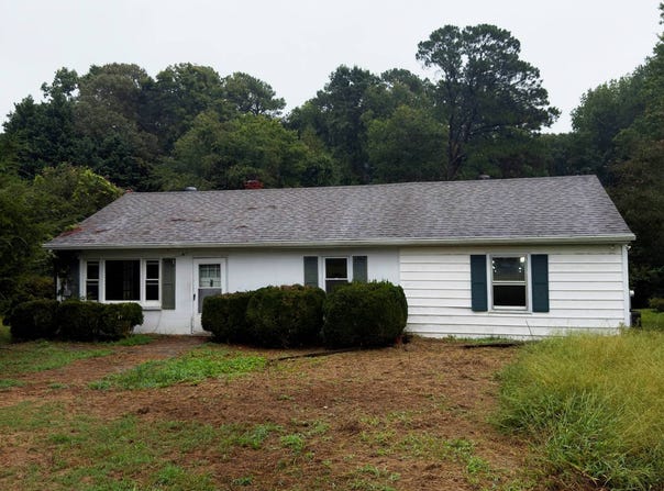 446 Harryhogan Rd, Callao, VA 22435