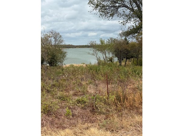 1021 Waters Edge Drive, Sanger, TX 76266