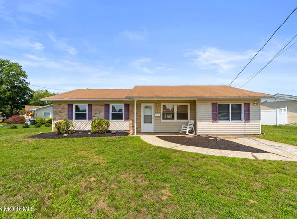 5 Forest Park Terrace, Monroe, NJ 08831
