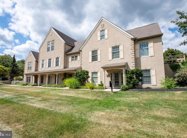 302 HYDE Park, DOYLESTOWN, PA 18902