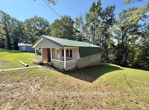 577 Curry Ridge Rd, Napier, WV 26631