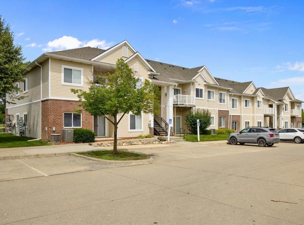 2323 E Porter Avenue, Des Moines, IA 50320