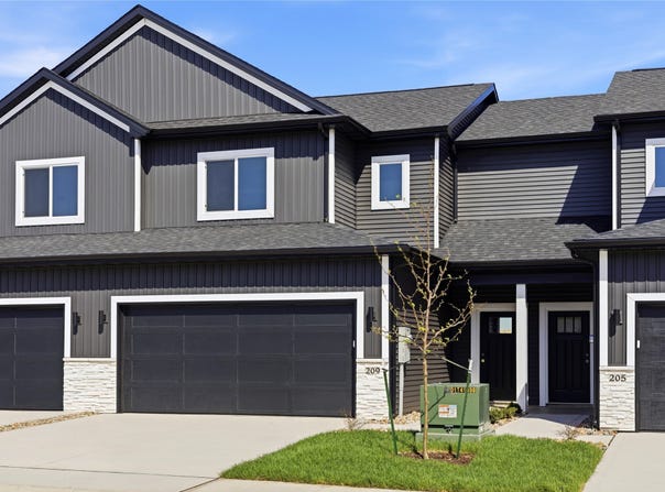 209 NE Doe Pointe Lane, Ankeny, IA 50021