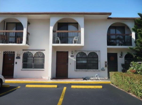 1082 W 79th St, Hialeah, FL 33014