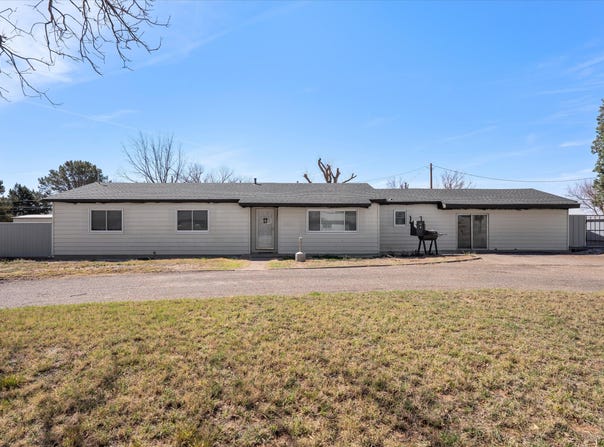 102 3rd Street, Plains, TX 79355