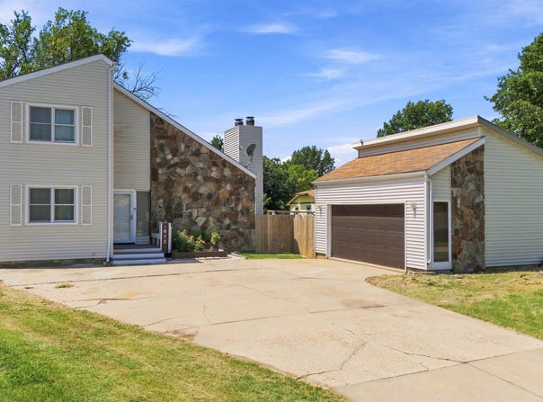 613 N Tanglewood Ct, Derby, KS 67037