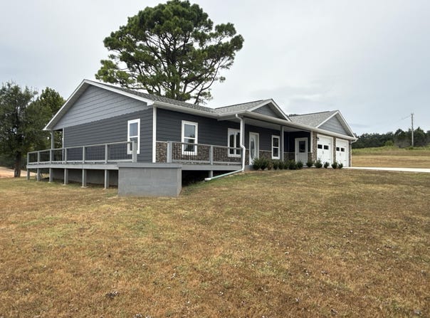 631 Spring Valley Drive, Mammoth Spring, AR 72554