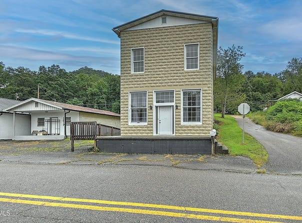 284 Railroad Avenue, Duffield, VA 24244