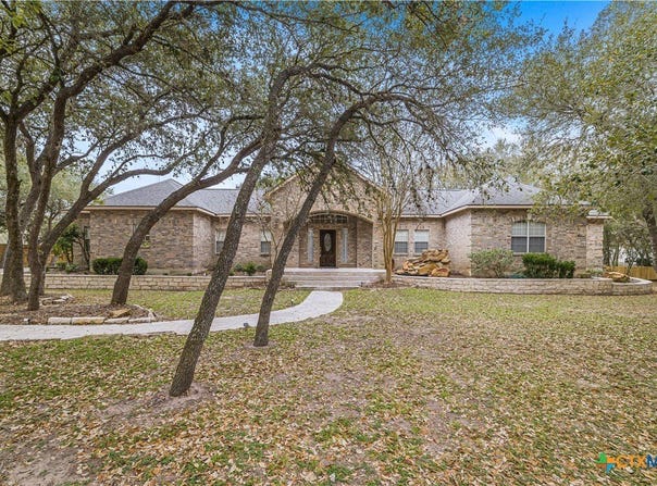 233 Post Oak Bend, Inez, TX 77968