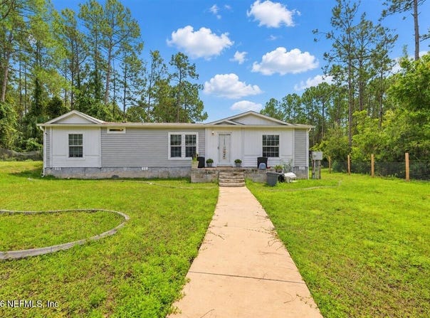676 S COUNTY ROAD 315, Interlachen, FL 32148
