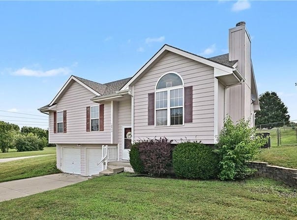 18713 Primrose Street, Smithville, MO 64089