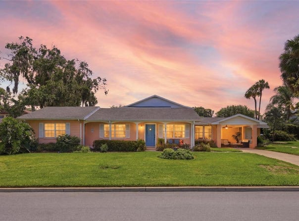 936 N BAKER Street, MOUNT DORA, FL 32757