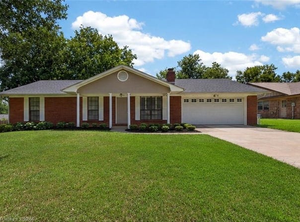 3001 S 98th CIR, Fort Smith, AR 72903