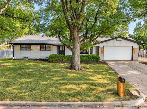 8001 E Willowbrook Rd, Wichita, KS 67207-1129
