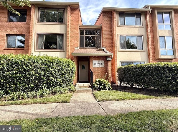10200 BUSHMAN Drive, OAKTON, VA 22124