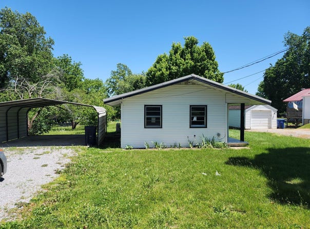 1208 Thomasville Road, Houston, MO 65483