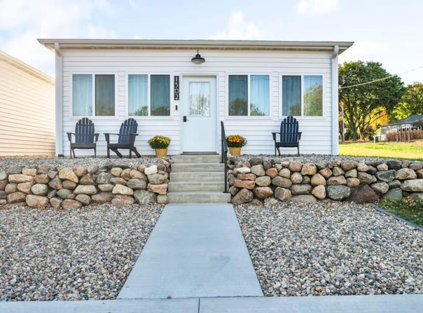 1502 Dundee Avenue, Spirit Lake, IA 51360