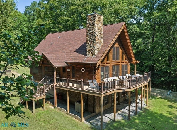 32 Shoreline Drive, Warsaw, VA 22572