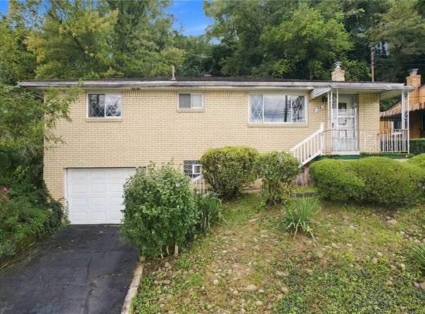 59 Central Ave, N Versailles, PA 15137