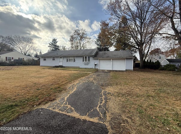 574 Hopping Road, Belford, NJ 07718