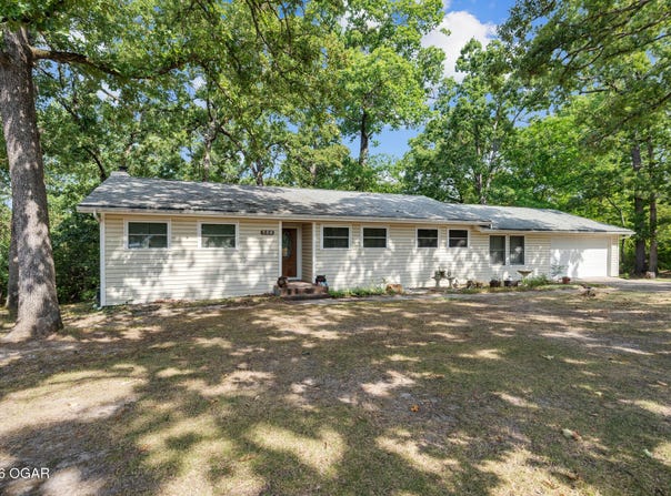 220 Lian Drive, Seneca, MO 64865