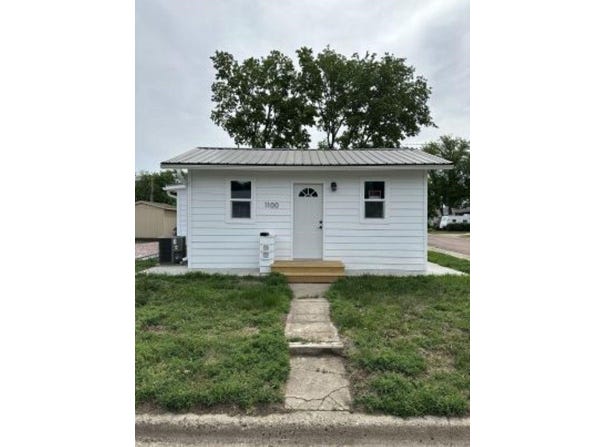 1100 Burleigh St, Yankton, SD 57078