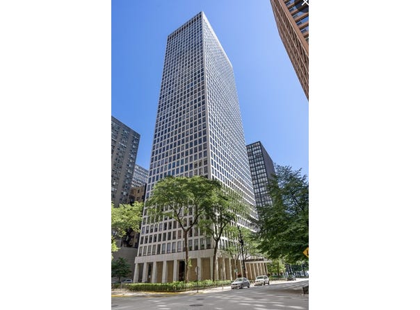 260 E Chestnut Street, Chicago, IL 60611