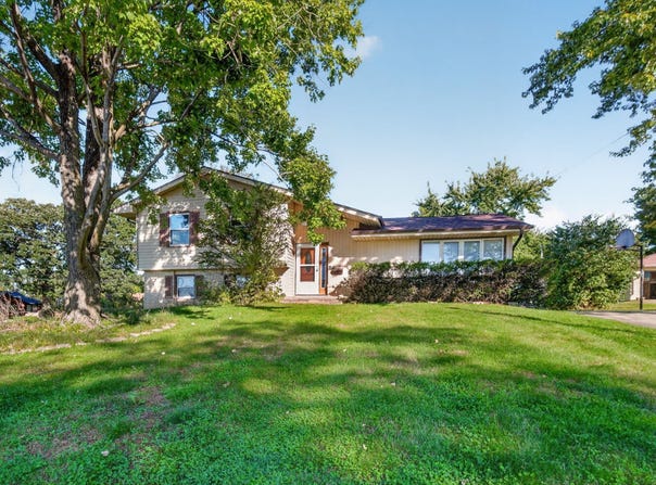 1737 19th Place, West Des Moines, IA 50265