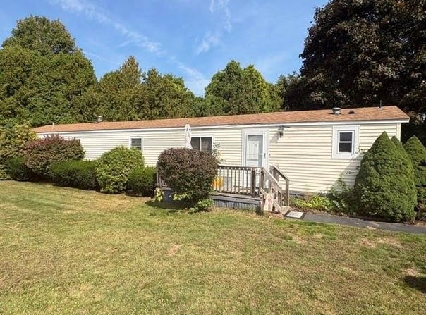 8 Lear Drive, Coventry, RI 02816