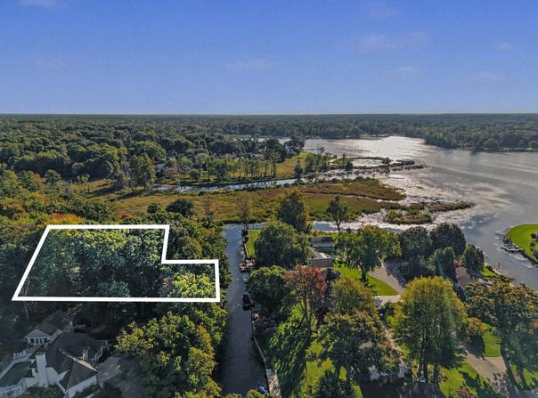15511 Pless Lane, Spring Lake, MI 49456